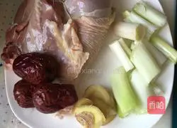 Illustration of how to cook chicken soup with fish maw 9