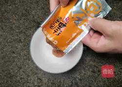 Illustration of how to make Xiabuxiabu noodles with dipping sauce 2