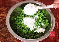 Illustration of how to make steamed yuqianwowo 3