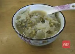 Illustration of how to make mung bean and white fungus soup 4
