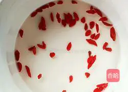 Illustration of how to make rock sugar, white fungus and red date soup 4
