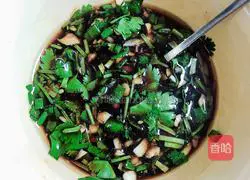 Illustration of how to make spicy and sour fresh meat wontons 14