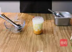 Illustration of how to make mango dirty tea 4