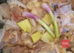 Illustration of how to make yam and chicken soup 1