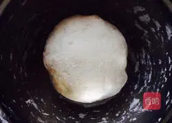 Illustration of how to cut steamed buns with whole wheat knife 3