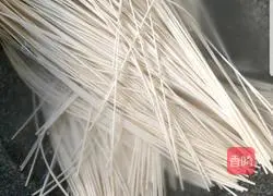 Homemade dry noodles Illustration of how to eat noodles 1