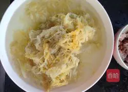 Illustration of how to stir-fry sauerkraut 3
