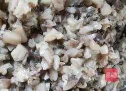 Illustration of how to make pork, fungus, mushroom and shrimp buns 2