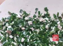 Illustration of how to make leek and tofu box 6