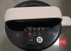 Illustration of how to make peanut walnut juice 6