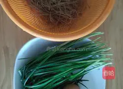 Illustration of how to make leek and egg dumplings 1