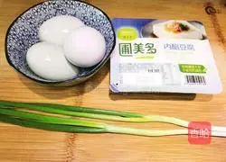 Illustration of how to make crab roe tofu 1