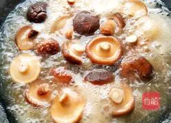 Illustration of how to make mushroom wontons 1