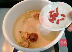 Illustration of how to make mushroom and wolfberry lean meat soup 14