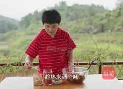 No Illustration of how to make your favorite fatty meat into spicy and crispy lard residue, which is delicious as a snack or with wine 5