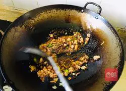 Illustration of how to make mushroom and mutton noodles 7