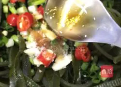 Illustration of how to make cold kelp shreds 10