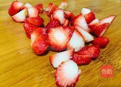 Strawberry Milkshake Recipe Illustration 2