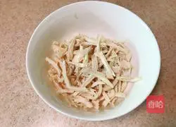 Illustration of how to make chicken breast with Cordyceps flowers 11