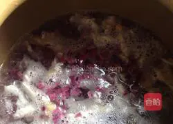 Illustration of how to make purple sweet potato and white fungus soup 4