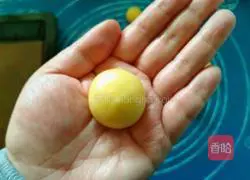 Illustration of how to make mushroom biscuits 8