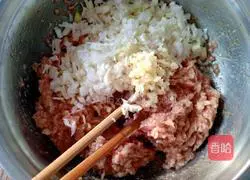 Illustration of how to make coriander meatloaf 4