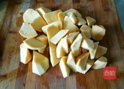 Illustration of how to make beef, tomato and sweet potato soup 4