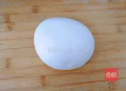 Illustration of how to make dumplings filled with chrysanthemum stems, mushrooms and pork stuffing 1