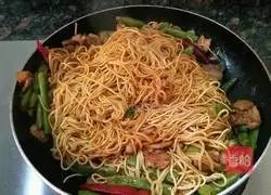 Illustration of making braised beans and noodles 13