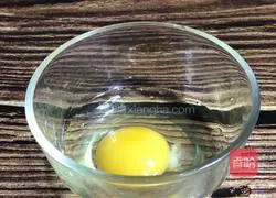 Illustration of how to make wolfberry kelp and egg soup 4