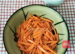 Illustration of how to make cold carrot shreds in ten minutes 4