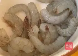 Tomato, shrimp and mushroom soup Illustration of how to do it 1