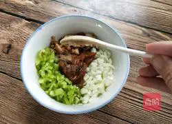 Illustration of how to make steamed egg chili sauce 7