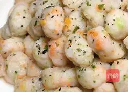 Illustration of how to make healthy vegetable shrimp balls 12