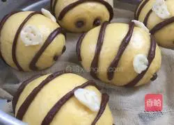 Little Bee Steamed Buns Recipe Illustration 10