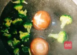 Illustration of how to make broccoli meatball noodles 2