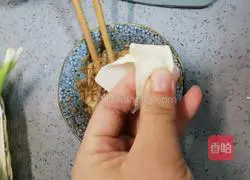 Illustration of how to make wontons in clear soup 7