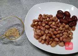 Illustration of how to make red dates and peanut dew 1