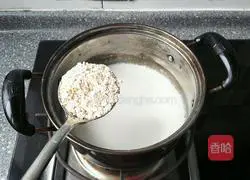 Illustration of making soybean, almond and oatmeal drink 7