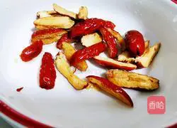 Illustration of making red date and peanut soy milk 4