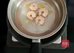 Illustration of how to make shrimp and potato chips (baby food supplement) 6