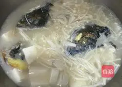 Illustration of how to make fish head and tofu soup 6