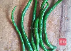 Illustration of how to make green pepper preserved eggs 5