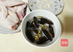 Illustration of how to make Dendrobium Ganoderma and Ganoderma Stewed Chicken Soup 2