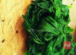 Prawn spinach and egg drop soup Practice illustration 2