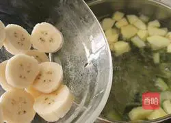 Illustration of how to make banana, apple and winter melon rind 7