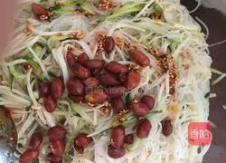 Illustration of how to make cold mushroom vermicelli 5