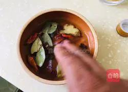 Illustration of how to make braised pork and tofu in a casserole 6