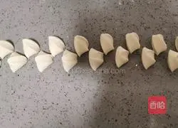 Illustration of how to make leek and egg pot stickers 11