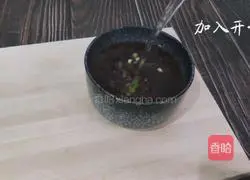 Illustration of how to make small noodles in clear soup 3